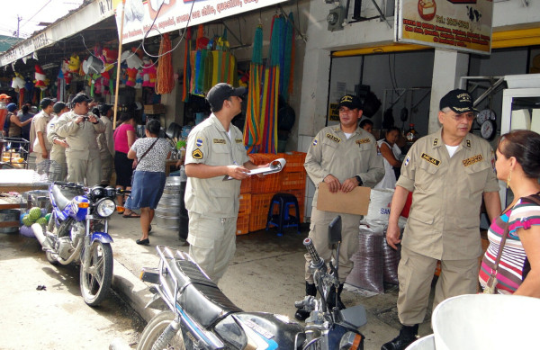 Imprudencia casi termina con depósito de vehículos en El Progreso