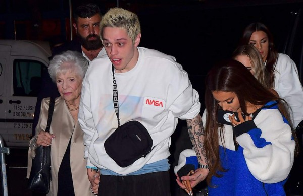 Pete Davidson firmará un acuerdo prenupcial con Ariana Grande