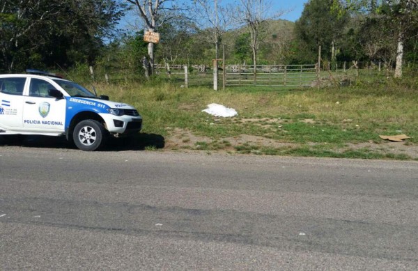 Lanzan dos cadáveres desde carros en marcha en Santa Bárbara