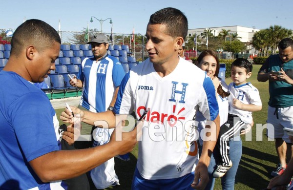 Cristian Calix marca uno de los goles al la Real Sociedad en donde su equipo marathon gana 2-0 en el Yankel Rosethal 2017.