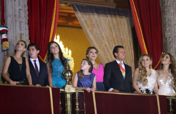 Critican vestido de Angélica Rivera