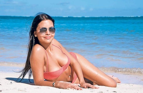 Adrián Mutu se casó en secreto con ex Miss