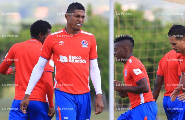 Costly habla sobre Nahún Espinoza y deja entrever posible salida de Olimpia