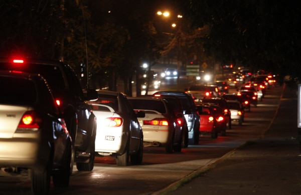 Conductores sampedranos atorados en infernal caos vehicular