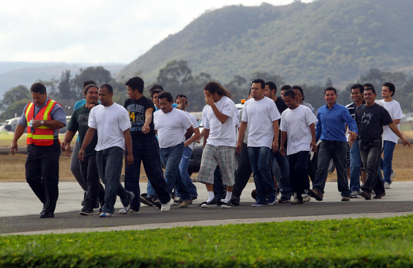 Honduras: Más de 800 deportados de EUA esta semana