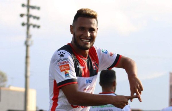 Alex López marcó un gol en la victoria del Alajuelense contra el Guadalupe.