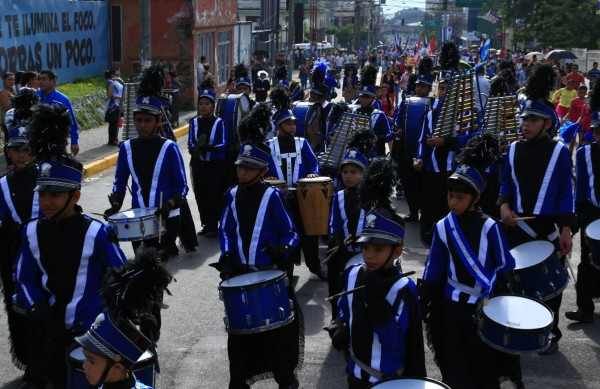 Colegios de Honduras continúan hoy desfiles de fiestas patrias