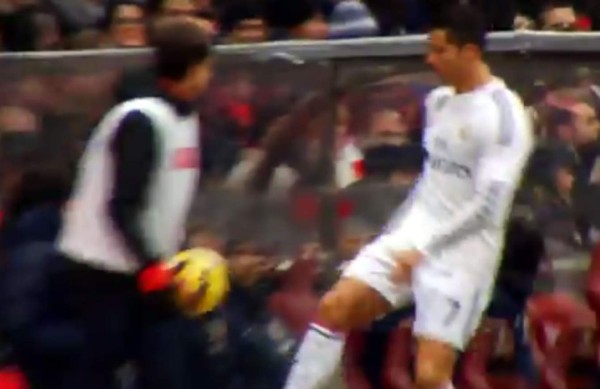 Cristiano empujó a un recogepelotas durante la derrota ante Atlético