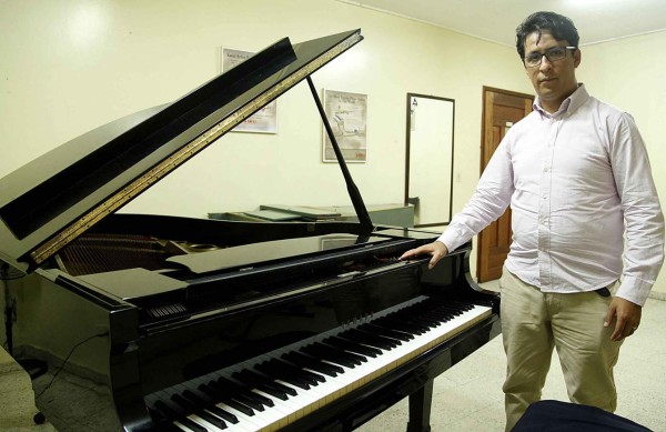 Daniel Montes, el maestro que toma las riendas de la Victoriano