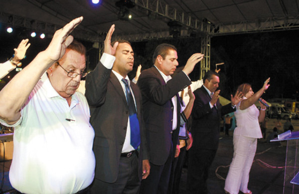 Se unen en oración para que pare violencia