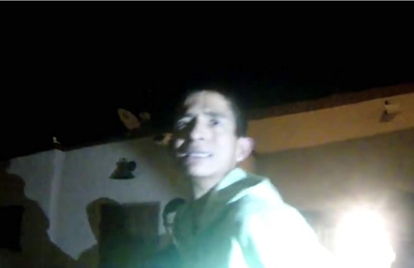 Lo captura la policía y rompe en llanto pidiendo que llamen a su mamá