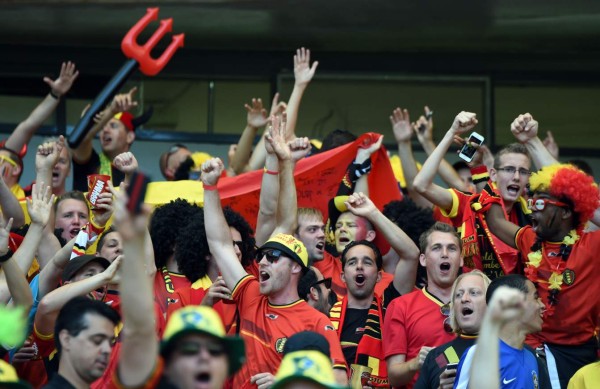 Bélgica remonta y gana a Argelia en su debut en el Mundial