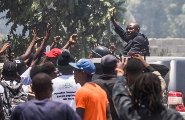 Caos, gases lacrimógenos y disparos en el funeral de Jovenel Moise, presidente de Haití