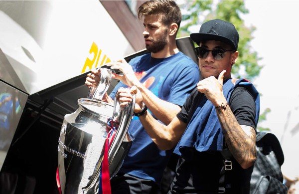 El Barcelona llegó a casa para festejar la Champions