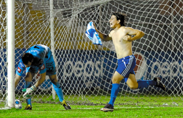 Victoria recupera la cima y se acerca a la clasificación