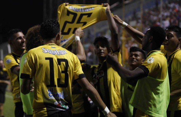 Video: Jugadores del Real España le dedicaron gol a Javier Portillo