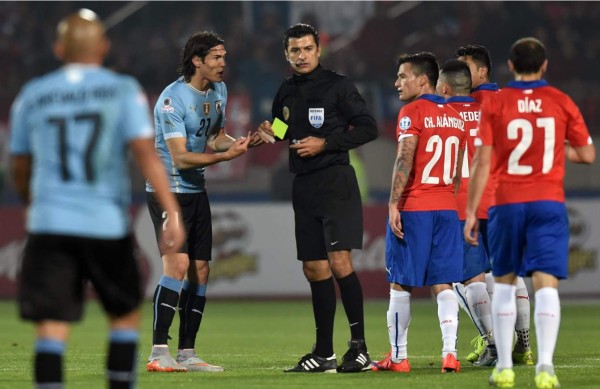 Árbitro del Chile-Uruguay no seguirá en la Copa América
