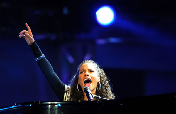 Shakira y Juanes abren la fiesta en Sudáfrica