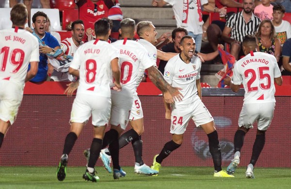 Sevilla gana el derbi en Granada y es líder provisional de la Liga Española