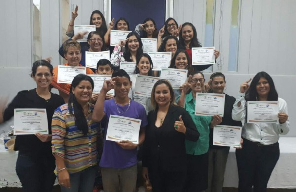 Capacitan a 50 personas en lengua de señas como parte de la inclusión social