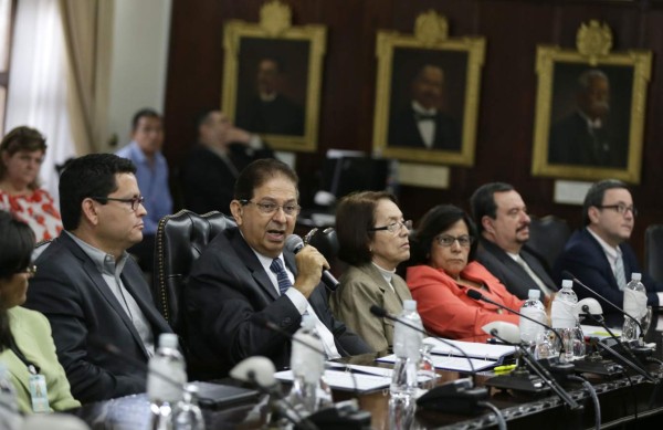 Ministros de Honduras comienzan a rendir cuentas