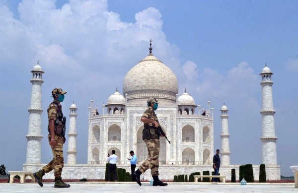 La India reabre el Taj Mahal tras seis meses de cierre por el coronavirus  