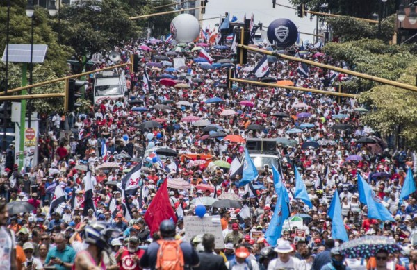 Aumenta tensión en Costa Rica tras dos semanas de huelga
