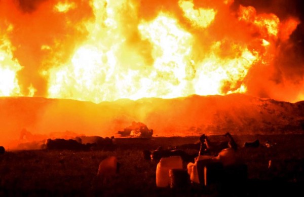 Suben a 73 muertos por explosión de oleoducto en México, 49 de ellos eran jóvenes
