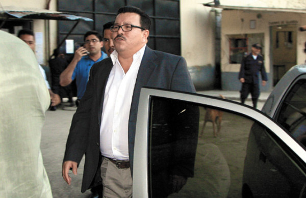 Jueces envían a la cárcel a Óscar Kilgore