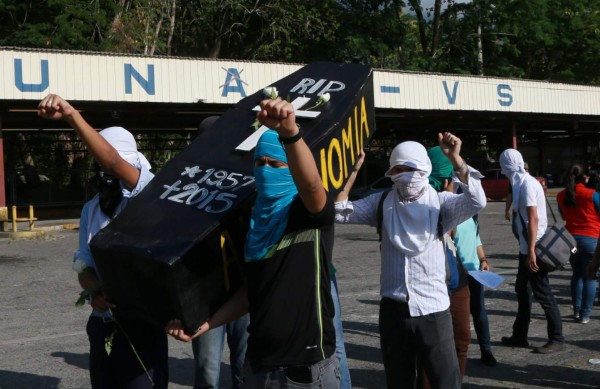 Estudiantes de Odontología con clases teóricas no perderán el período