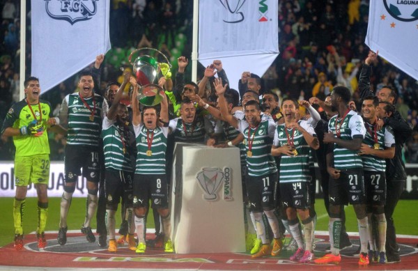 El Santos Laguna vence al Puebla en serie de penaltis y gana el título