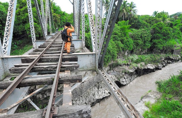 Huracán Bertha alcanza categoría 3