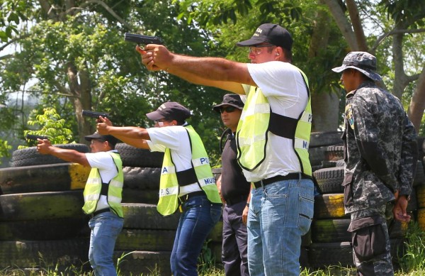 Entrenan a 100 policías que saldrán a las calles de San Pedro Sula