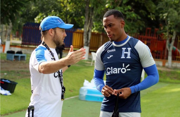 Sorpresa: Deiby Flores adelantó su viaje desde Grecia y se unió a los trabajos de la Selección de Honduras