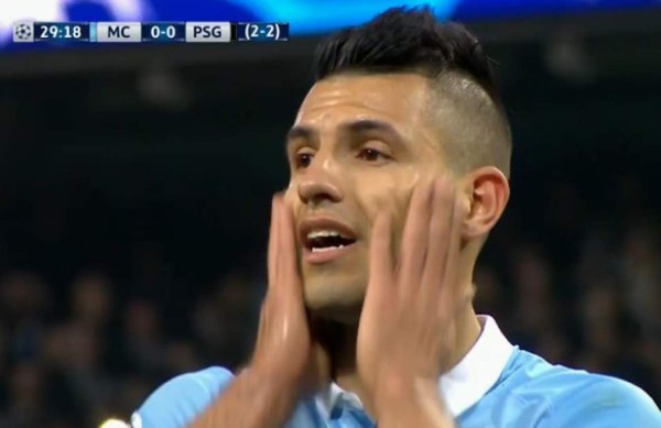 Video: El horrible penal de Agüero frente al PSG