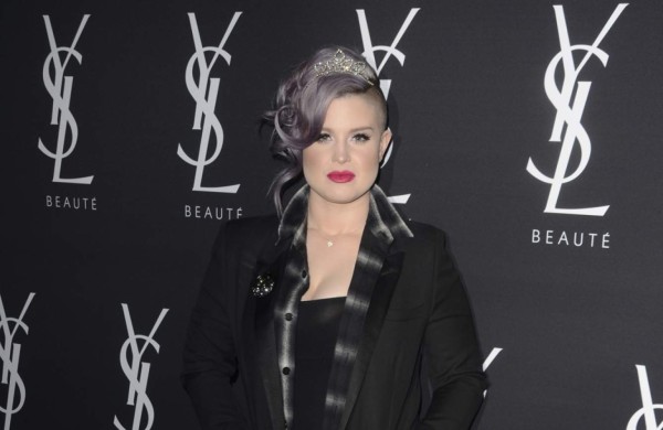 Kelly Osbourne arremete contra la amante de su padre