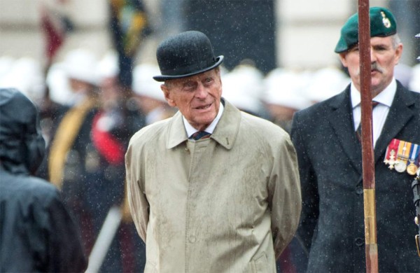 El príncipe Felipe es criticado por una de las mujeres lesionadas en su accidente de tráfico  