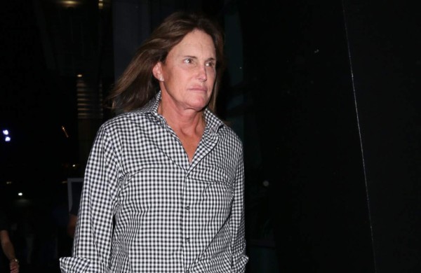 Bruce Jenner 'reza' por la víctima de su accidente