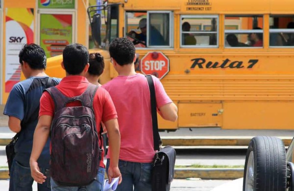 Transportistas de la zona norte acuerdan con el Gobierno alza del 10% a la tarifa