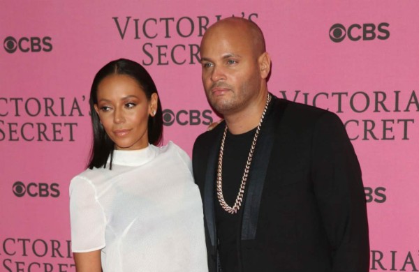 El exesposo de Mel B quiere ver a su hija e hijastra  
