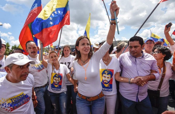 Lilian Tintori encabezó la marcha de las mujeres.