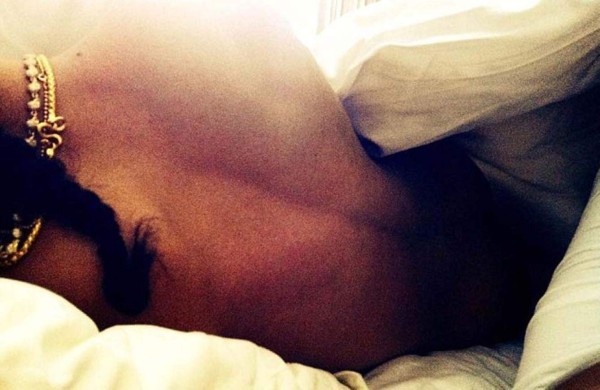 Will Smith hace fotos sugerentes a su mujer mientras duerme