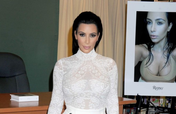 Kim Kardashian admite haber tenido sexo en un avión