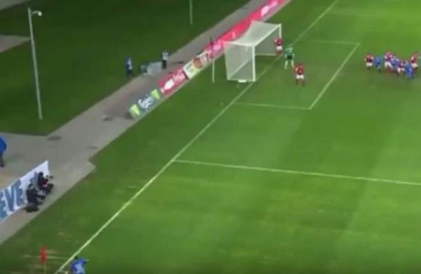 Video: El peor tiro de esquina en la historia del fútbol