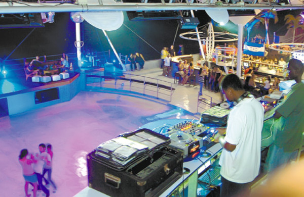 Honduras: Noches de diversión en La Ceiba