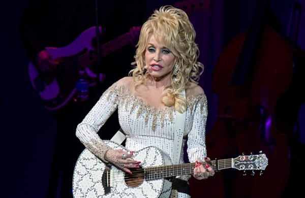 Dolly Parton duerme en un autobús