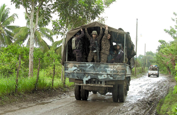 Continúan desalojos de invasores en el Aguán