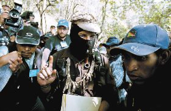 Rebeldes zapatistas hacen nueva escala
