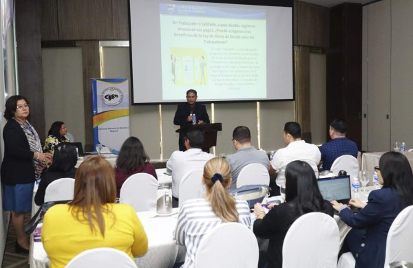 Primera dama inaugura sala de lactancia en el hospital Leonardo Martínez