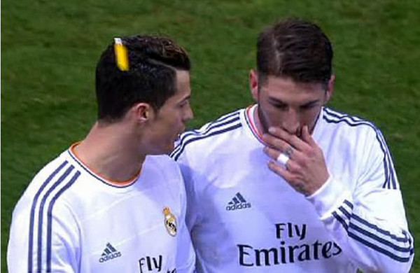 Video: Lanzan un encendedor a la cabeza de Cristiano Ronaldo